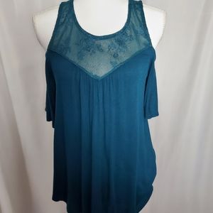Blue-green Eyeshadow cold-shoulder top